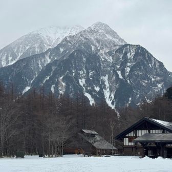 上高地バスターミナル
渋い明神岳が見られました