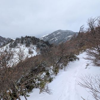 恩田大川入山方面
御嶽、乗鞍、北アルプスも雲の中…