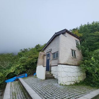 六合目避難小屋