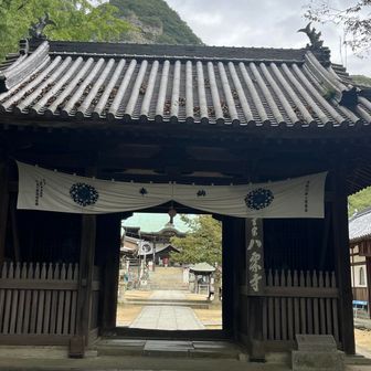 八十五番札所　八栗寺
本堂の左手に登山口があります