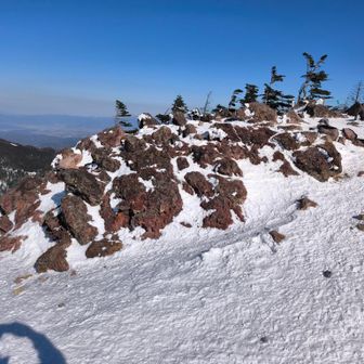 辛うじて南峰の溶岩ドームを撮りました🌪️🌪️🌪️