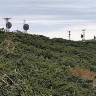 山頂一帯は航空自衛隊の分屯地🚀