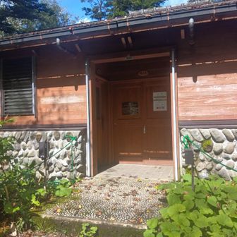 初日、四十八池。
※緊急時用トイレ。利用制限あり。水道未確認。
広い東屋もあります。