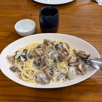 きのこ🍄グルメを食べつつ
コケモモソフトを食べつつ
待つ時間も幸せ♪