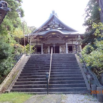 右にお堂