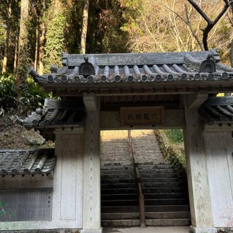 伏姫籠穴への門