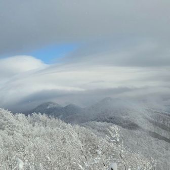 奥岳方面は厚い雲