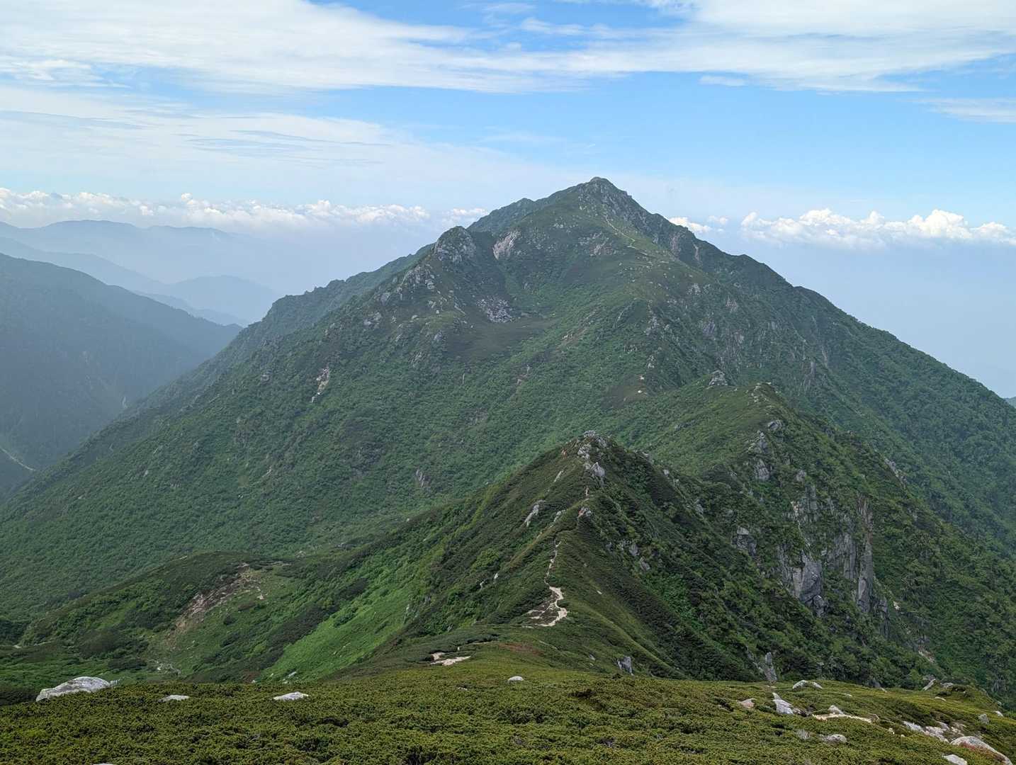 カッコイイ〜三ノ沢岳⛰️