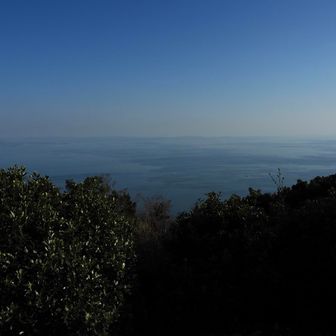 見納めの山頂からの海