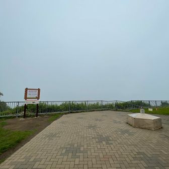 久しぶりに誰もいないので三角点まで撮ります