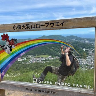 その天狗と同じ格好するんだよーて言ったらただ驚いた真似してる人みたいになった膝の人
