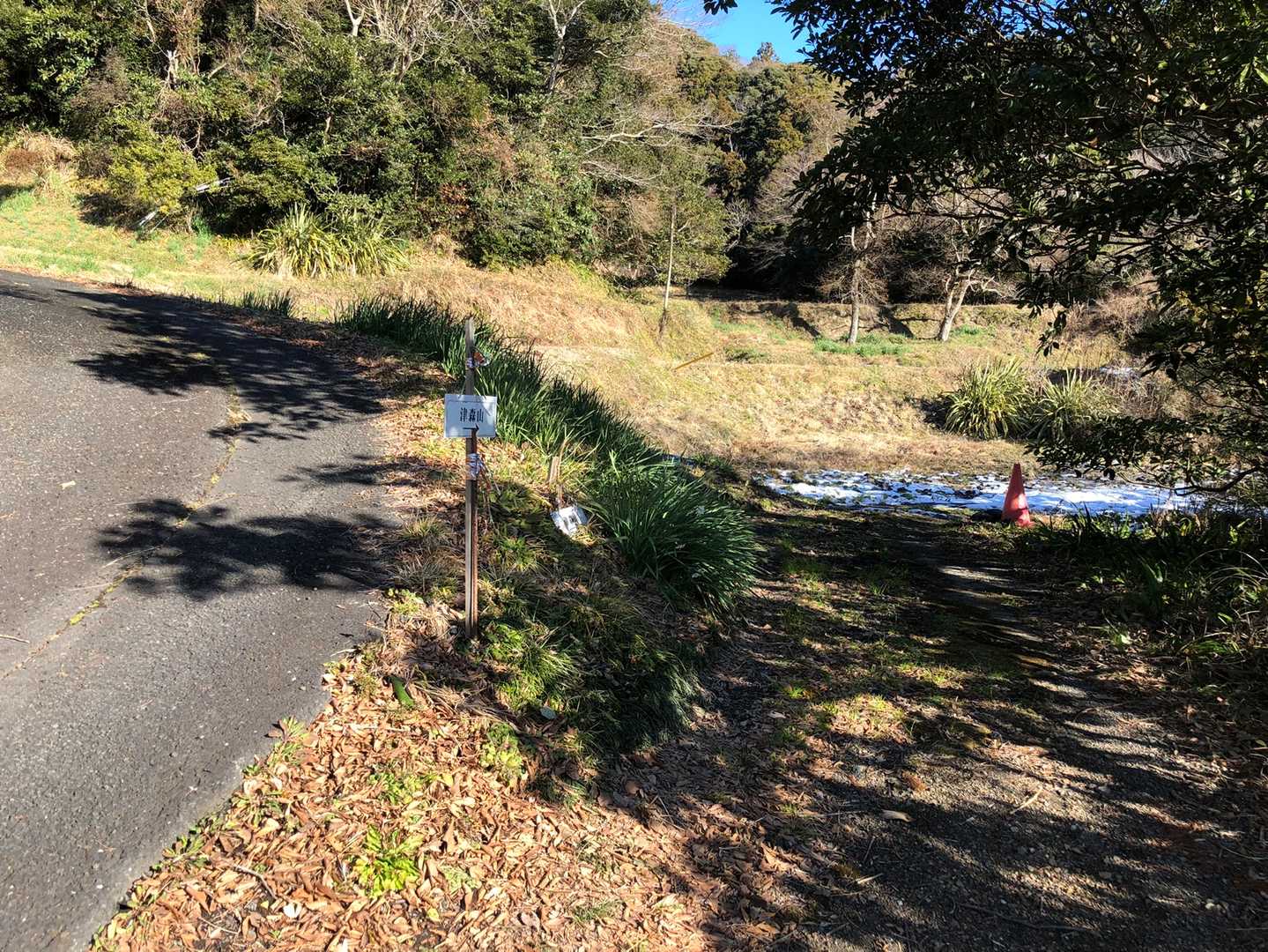 ＜間違ったポイント＞
舗装道分岐がいくつかあり。看板が目立たない角度で左に進んでしまう…右が正しい⭕️