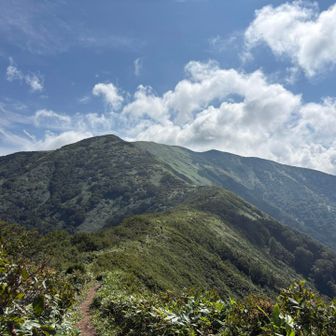 平標山への稜線が見えてきた✨