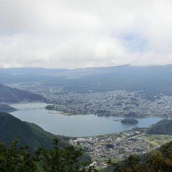 河口湖、山中湖方面が良く見えました。