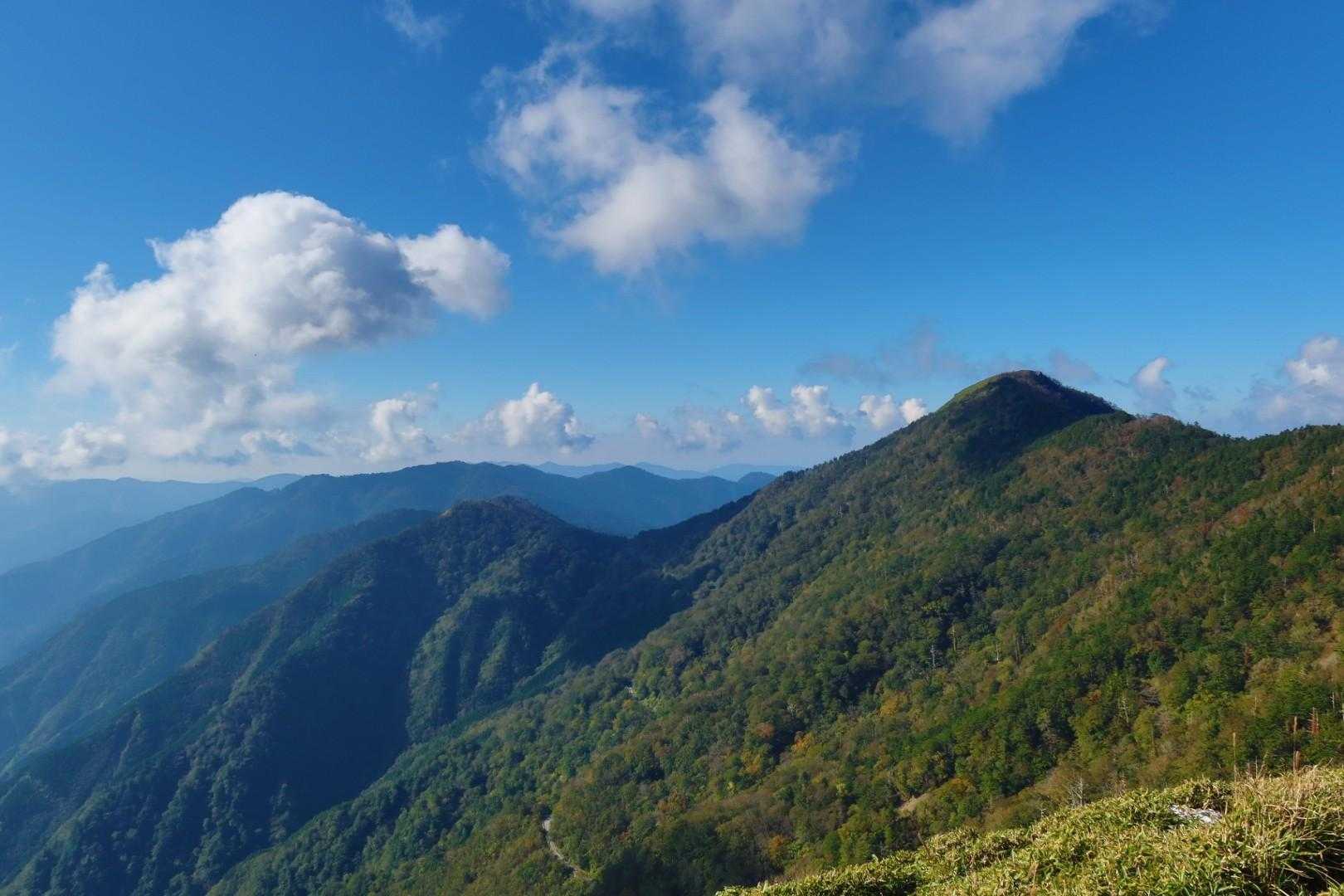 平和丸方面からの白髪山