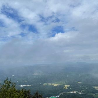 少し青空も