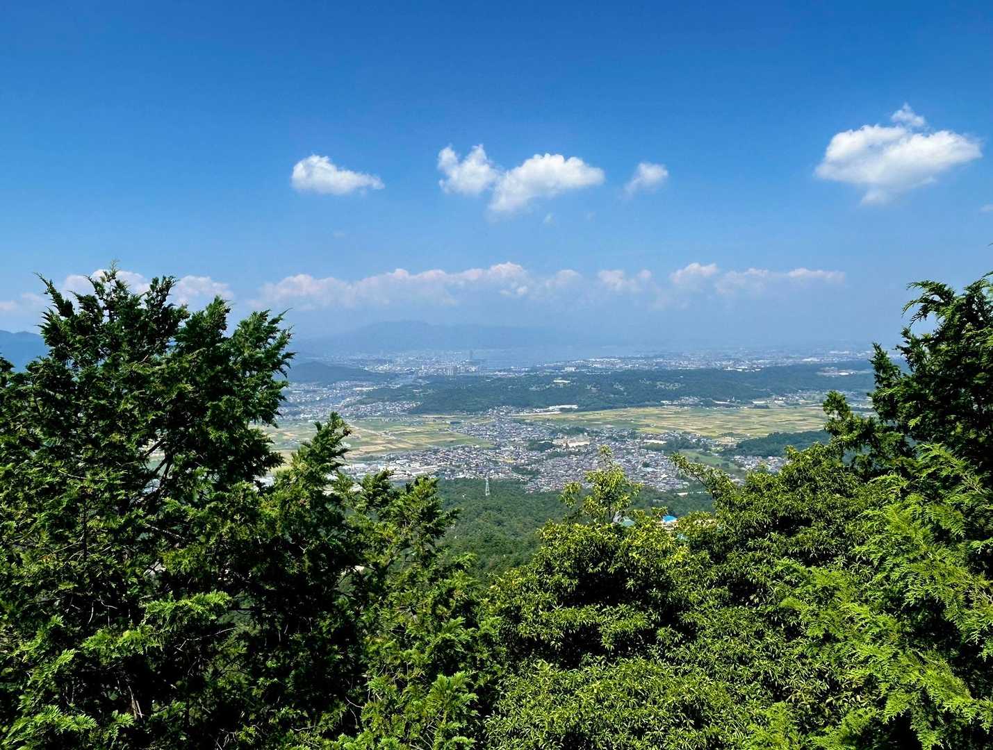 “笹間ヶ岳🎋“登頂✌️
心地良い秋風🍂に涼みながら…琵琶湖⛱️を👀