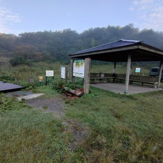下蒜山登山口駐車場からスタート。

トイレは水洗で綺麗でした。