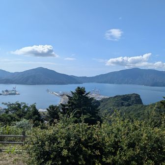山頂からの眺望
敦賀港はかつて、東京発欧州行き（ウラジオストク経由シベリア鉄道利用）定期航路の玄関口だった。