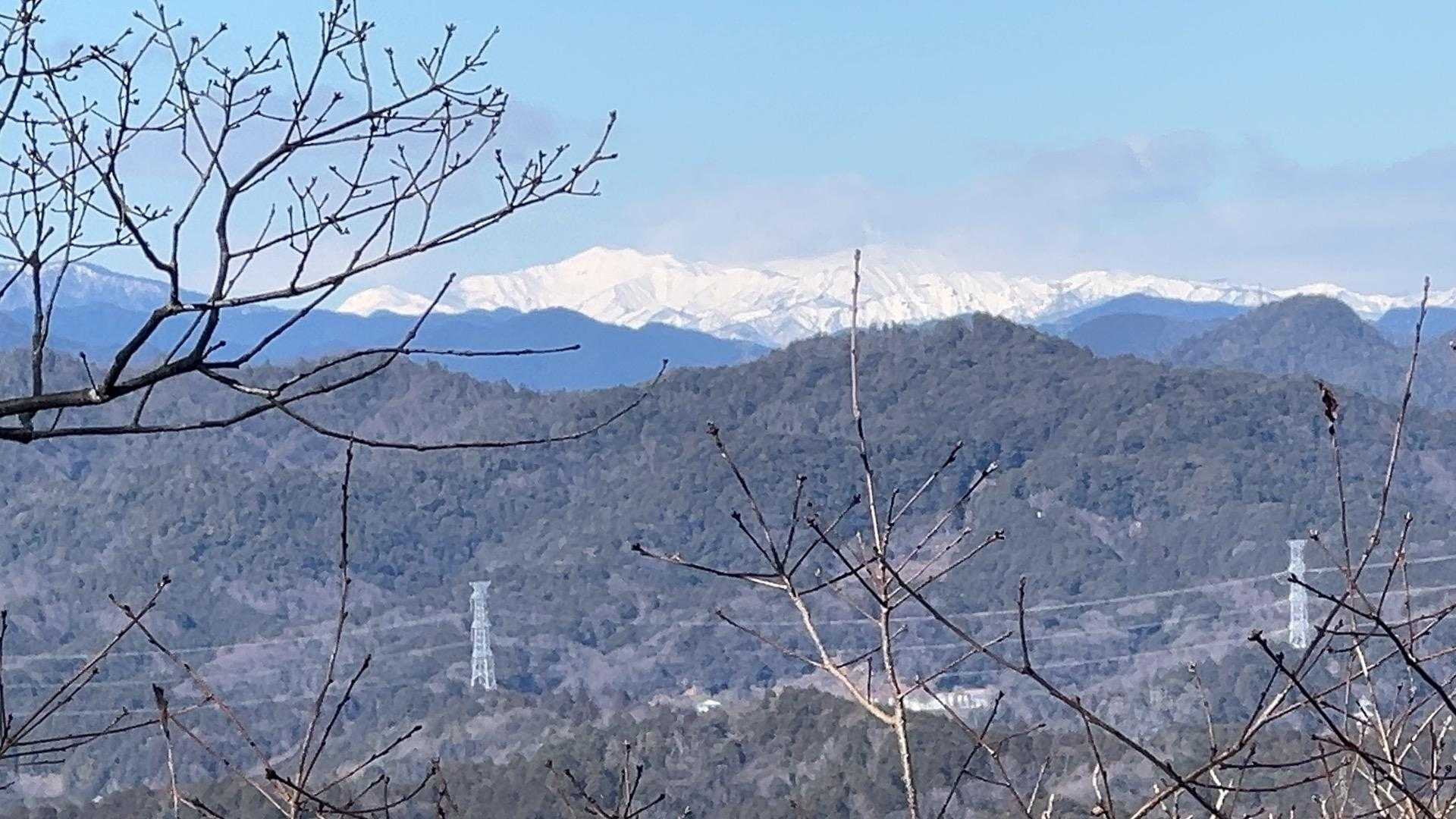 梨割山山頂からしばらくしてからの眺め。とうとう白山の全貌が。