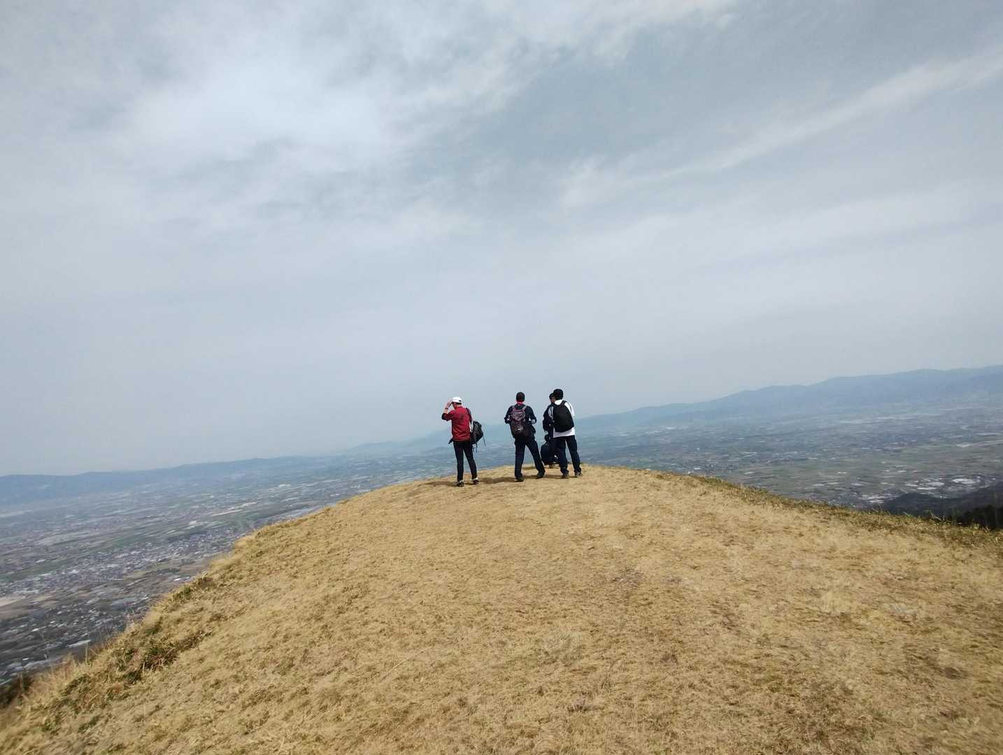 次のグライダー山では、高校生の登山クラブ⁉️と一緒