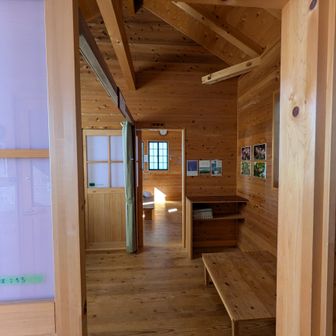 避難小屋の秀峰舎の中
めちゃくちゃキレイ✨