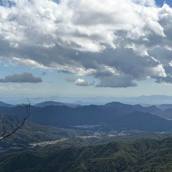 瀬戸内海（このアングルは廿日市〜山口の中間あたりぽい）が見えて感動です🥺

左手には、広島市内や、似島の安芸の小富士も見えます🗻
360°いい景色でした。