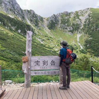 設置されている自撮り用スマホスタンドで