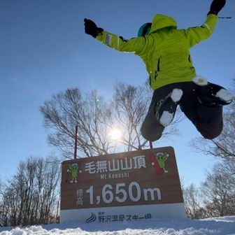 山頂ポーズ4
スキー靴ジャンプはめちゃくちゃ体力を奪われました🤣
