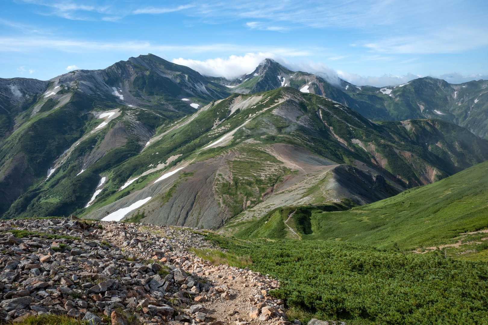 蓮華温泉バス停-蓮華温泉登山口-朝日岳-雪倉岳-小蓮華山- 周回コースの写真