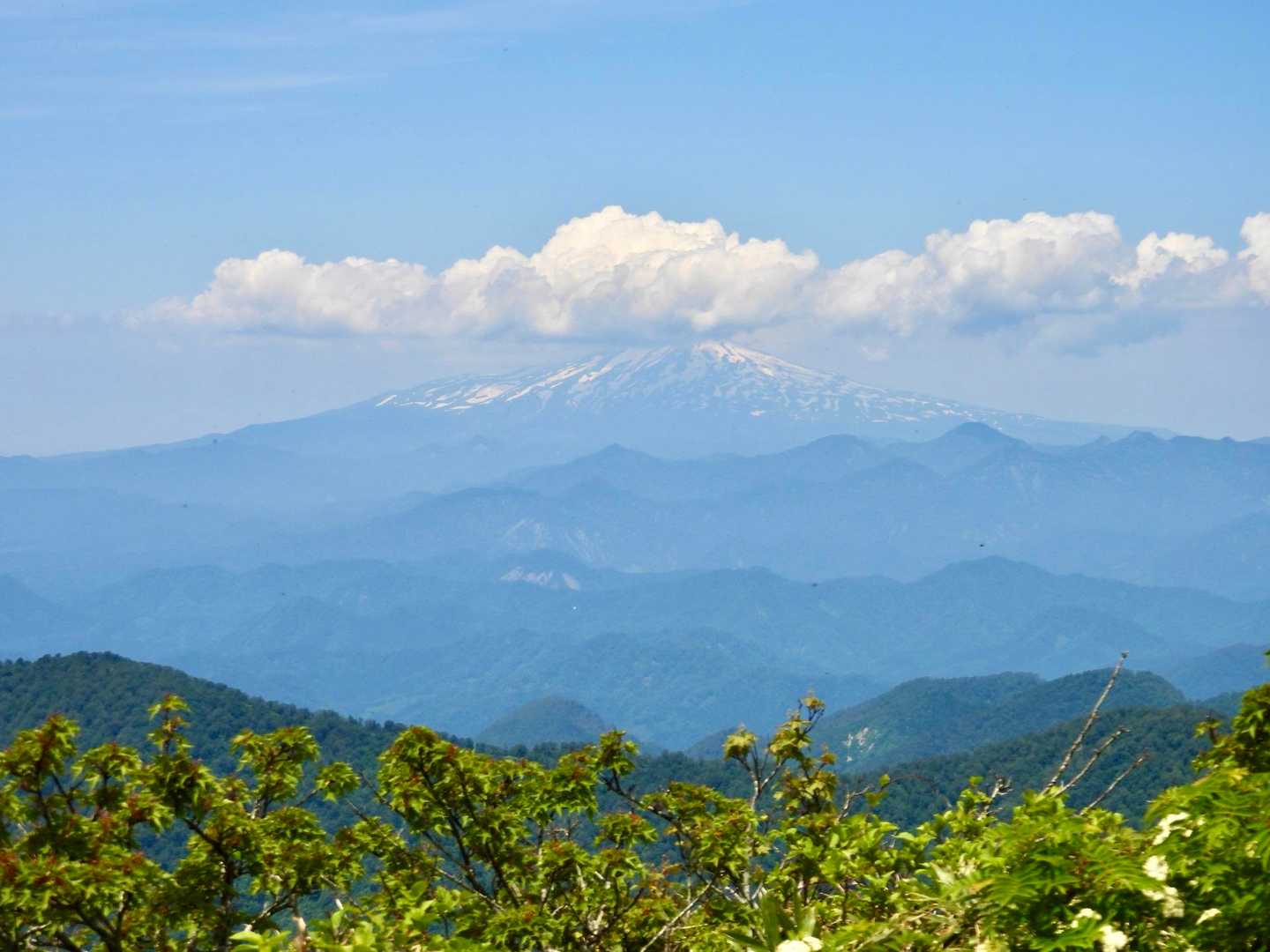 鳥海山をズーム🗻
