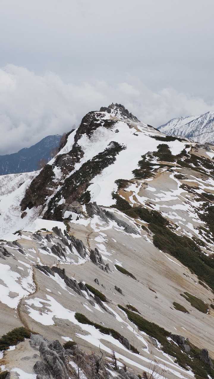 燕岳、残雪の稜線へ の写真 21