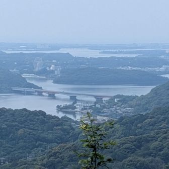 浜名大橋かな？
違った！

東名高速道路の橋みたい