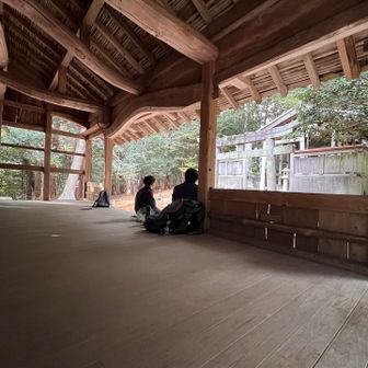 山頂にあるここで小休憩。
この時少し雪が降ってました❄️