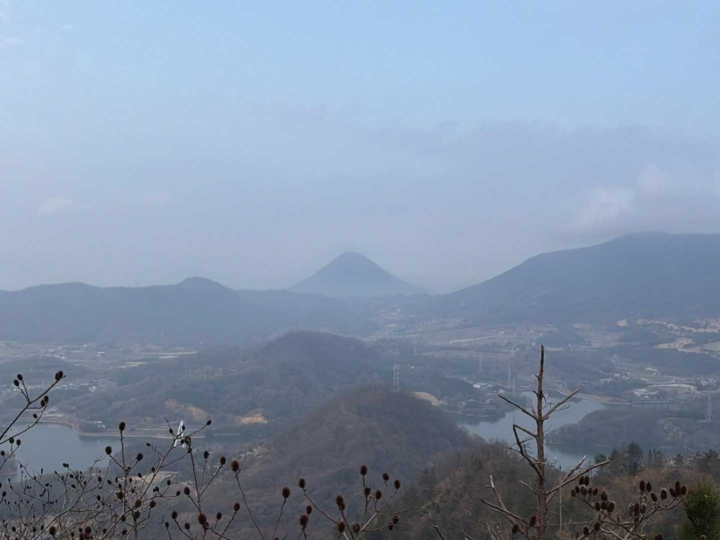 うっすら飯野山