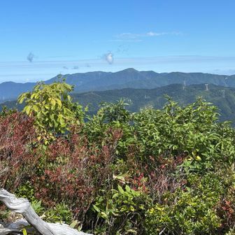 人形山から三ヶ辻山、金剛堂山方面はバッチリ見えました