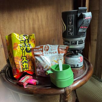 まるテーブルが私のご飯台となりました。
ご飯食べてお休みなさい💤