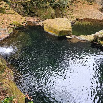 荷担滝（にないだき）
上から見たら
露天風呂