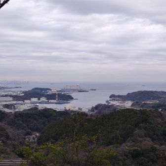 今日は、見晴らしが良いですね。

なんかもっと頂上周辺には木があってこんな開けた部分なかったと思っていたけど。