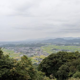 山頂からの眺め🧐
曇ってて…白けとるけど、何処だぁ～??😀