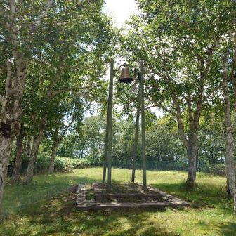 幸せの鐘。夏は熊よけの鐘