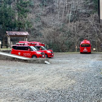 いろはの森コース入り口にあるキャンプ場にて。
消防庁の山岳救助隊が集結してた。
やはり城山付近で何かあった模様。