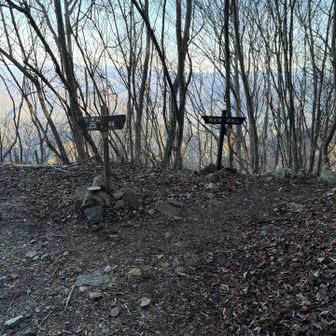 西峰到着！
明神山山頂まで2時間切れそうなので急ぎました🤣