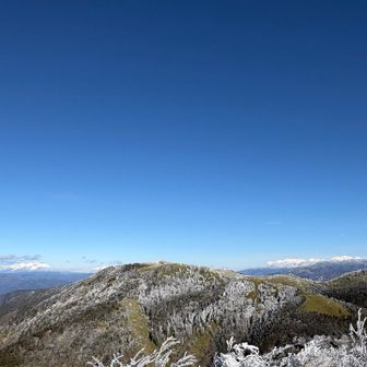 左が御嶽山、右が北アルプス？？