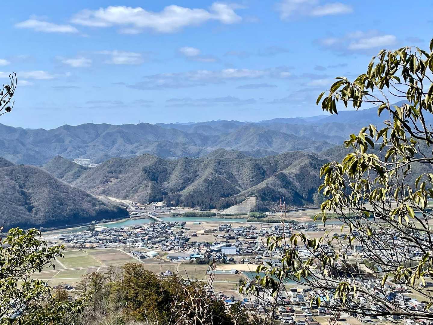開けた場所から門柳の集落