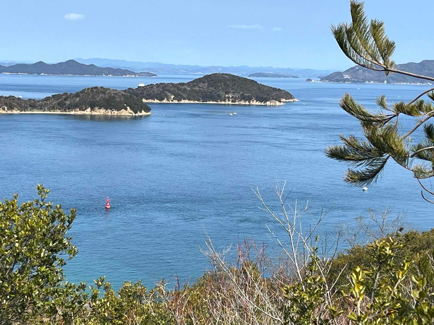 右奥が屋島？
