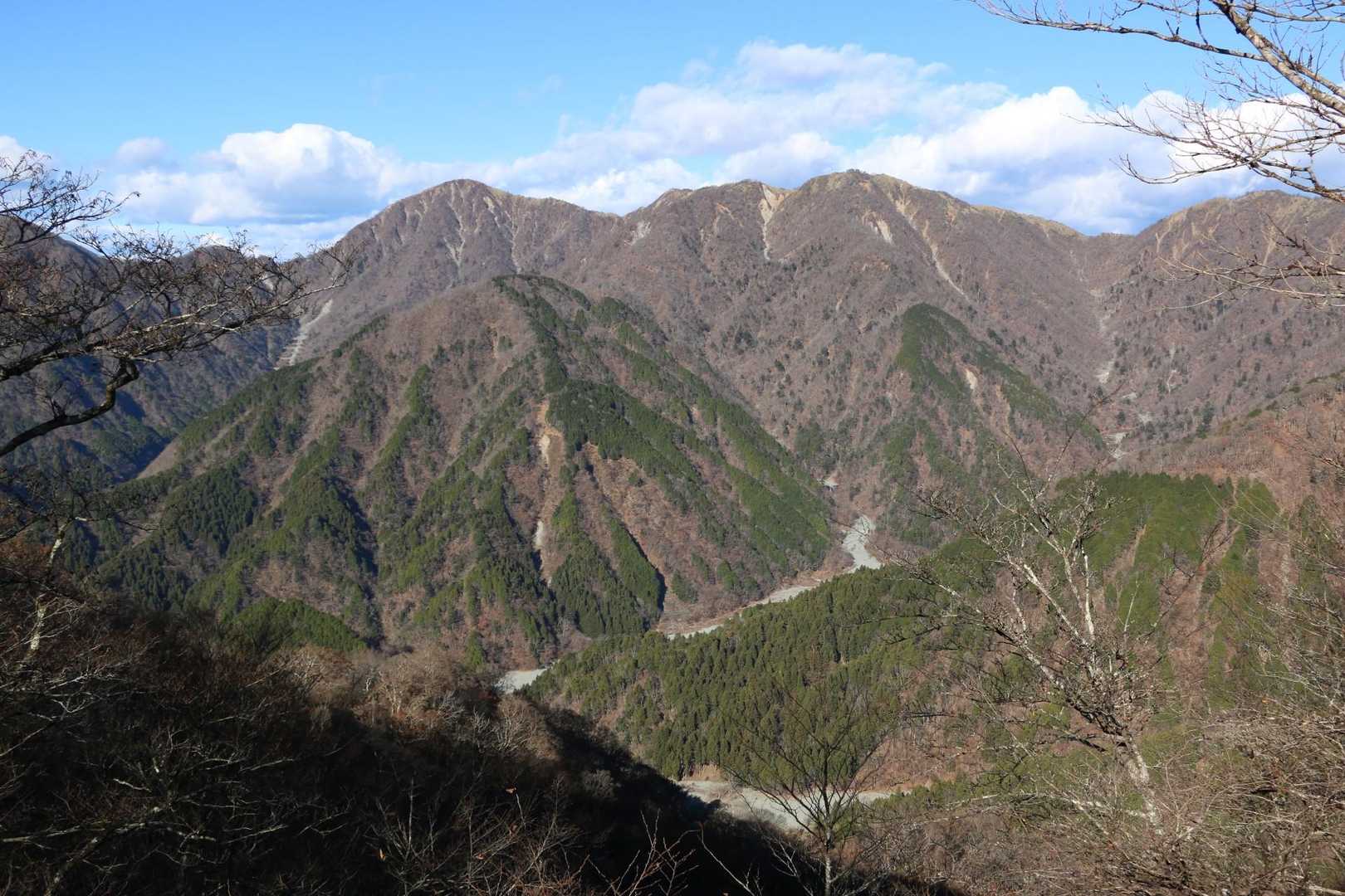 丹沢山系は、奥深いですね〜