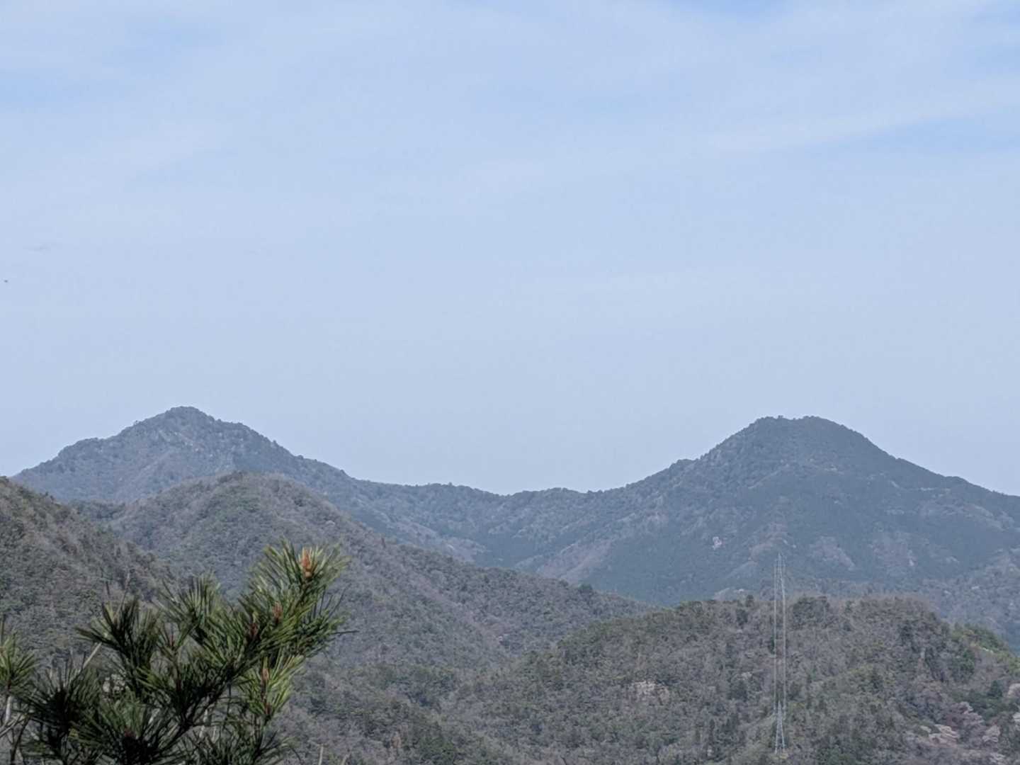 　　👈️白髪岳　　　　　松尾山👉️

白髪はいらんけど、白髪岳は楽しかった
又山頂ですき焼き食べたいな🍲