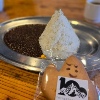 喫茶で槍カレーと槍クッキー。
キーマカレー辛かったけど美味しかった