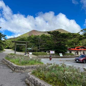 下山したら御鉢も晴れてますね、残念。